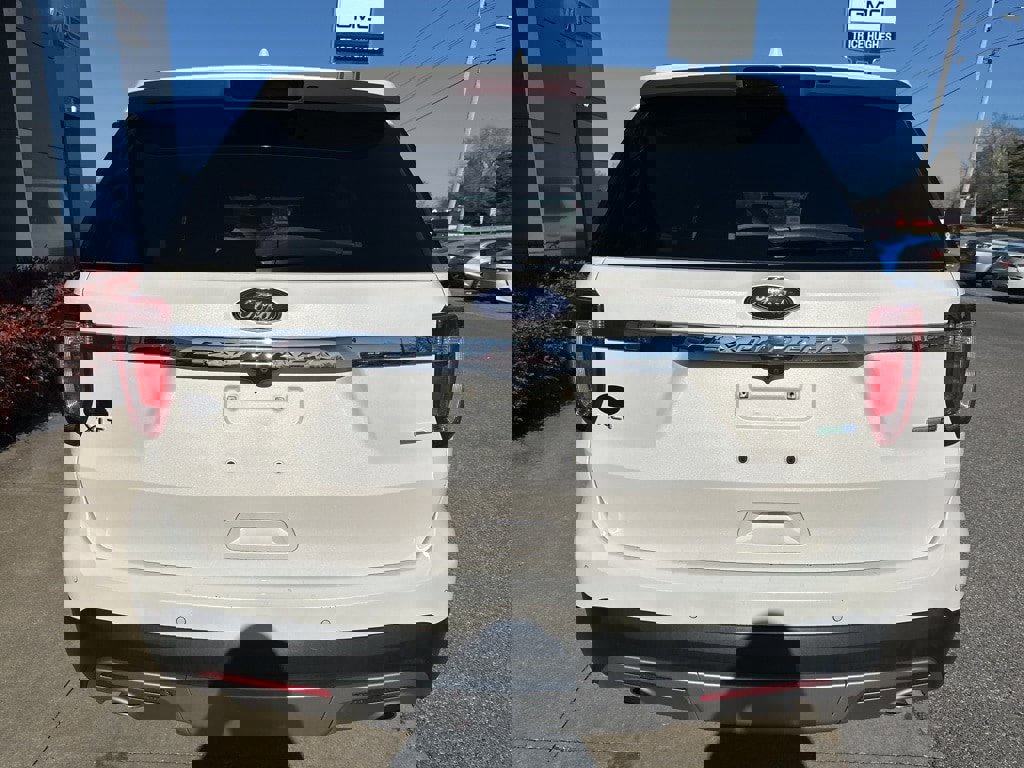 Used 2016 Ford Explorer XLT w/ Equipment Group 202A image 8