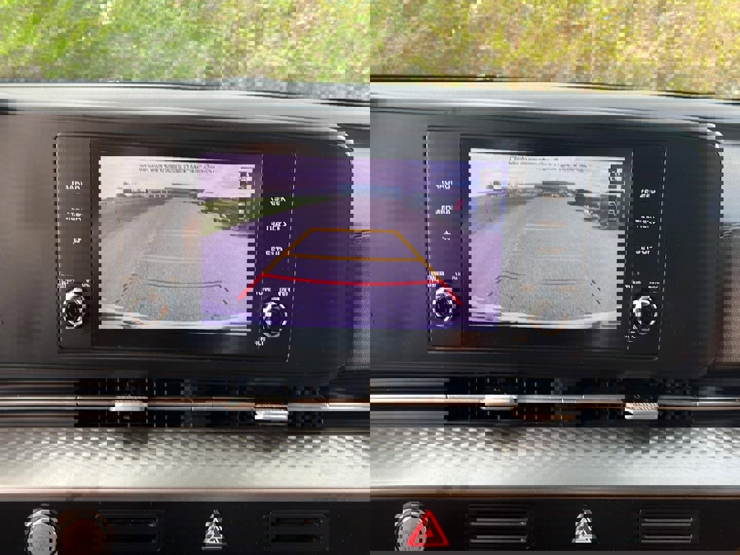 Used 2022 Kia Carnival LX image 18