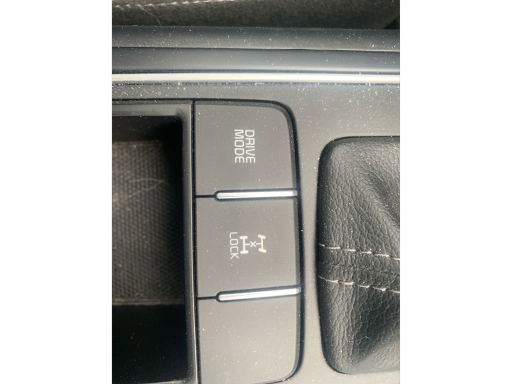 Used 2020 Kia Sorento LX image 28
