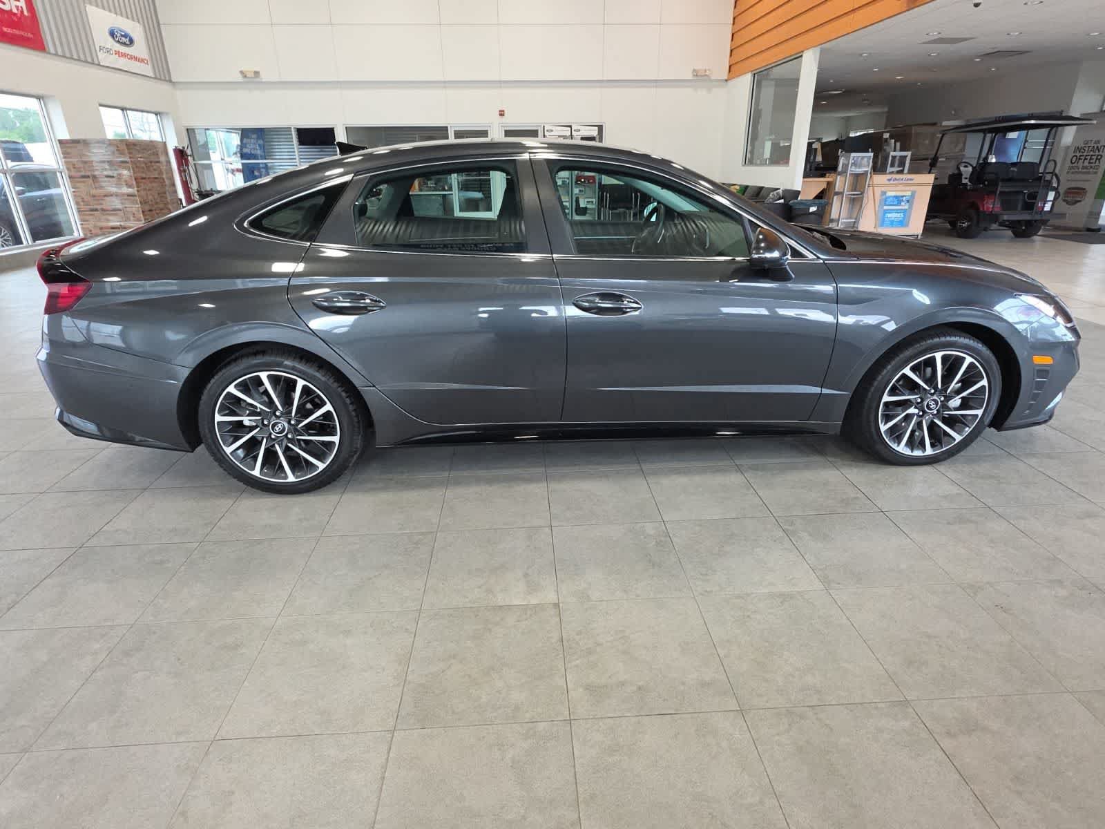 Used 2023 Hyundai Sonata Limited w/ Preferred Accessory Package FWD image 5