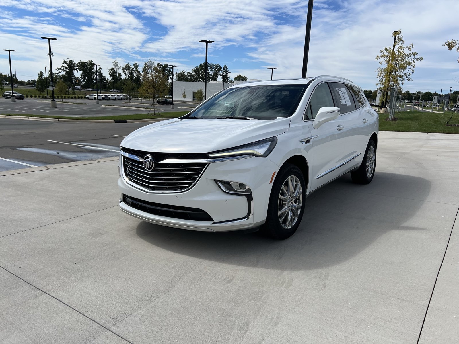 Used 2023 Buick Enclave Essence w/ Experience Buick Package FWD image 4