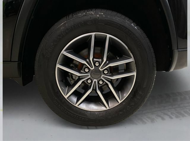 Used 2019 Jeep Grand Cherokee Limited AWD/4WD image 18