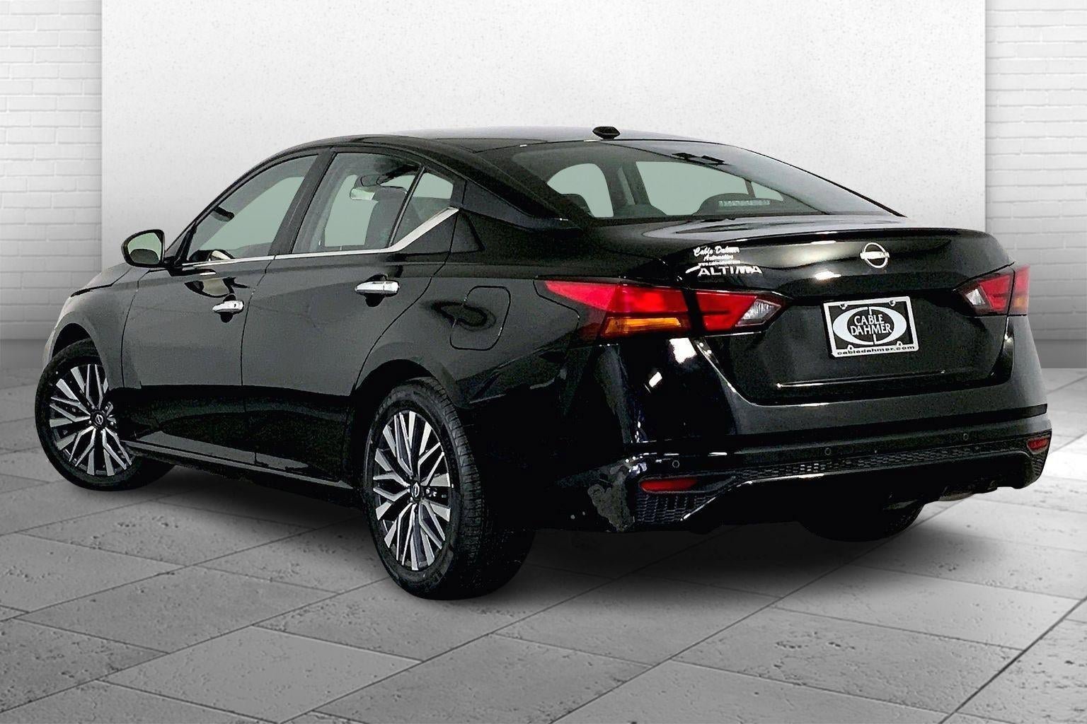 Used 2025 Nissan Altima 2.5 SV image 11