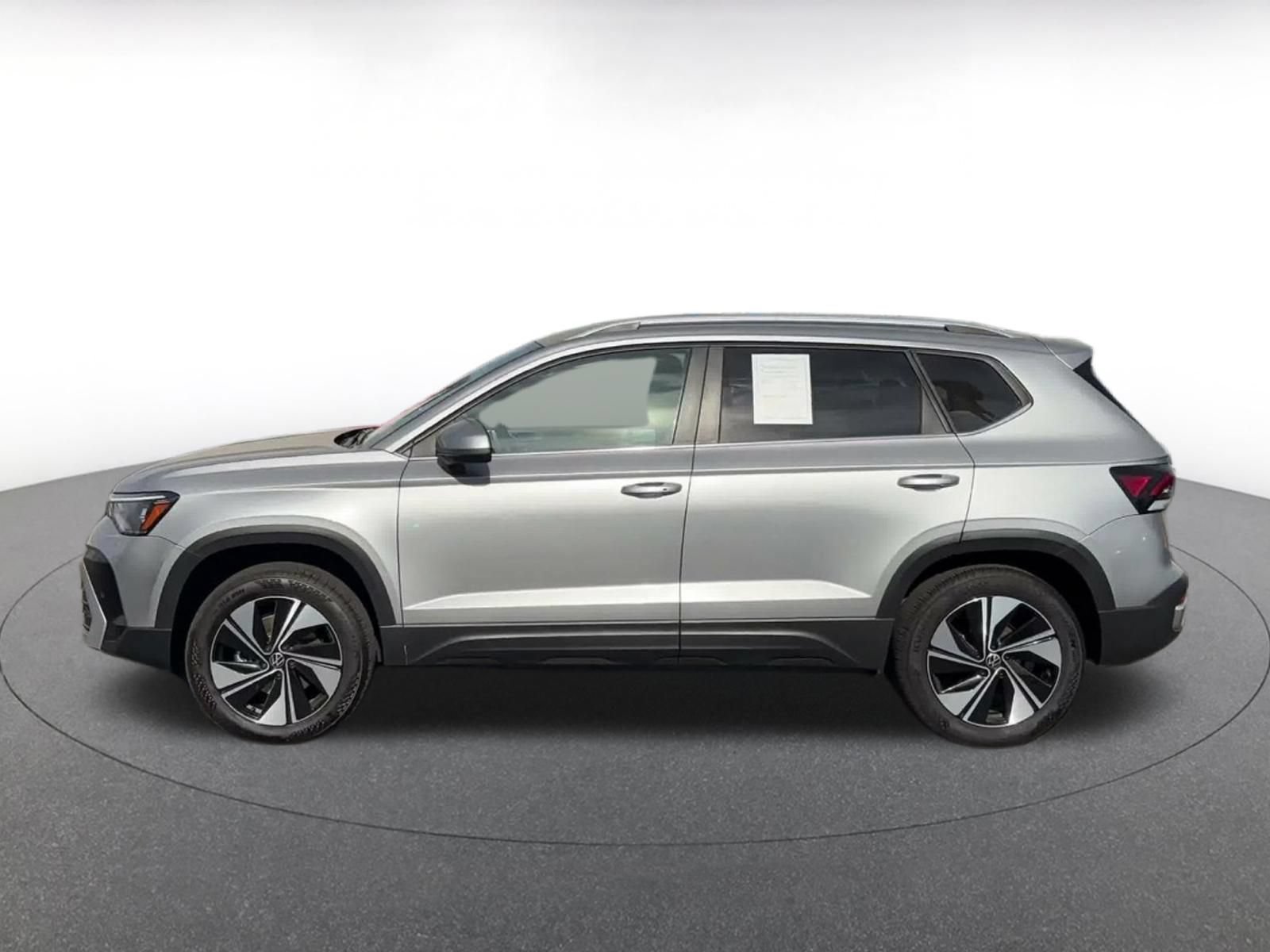 Used 2026 Volkswagen Taos SE AWD/4WD image 8
