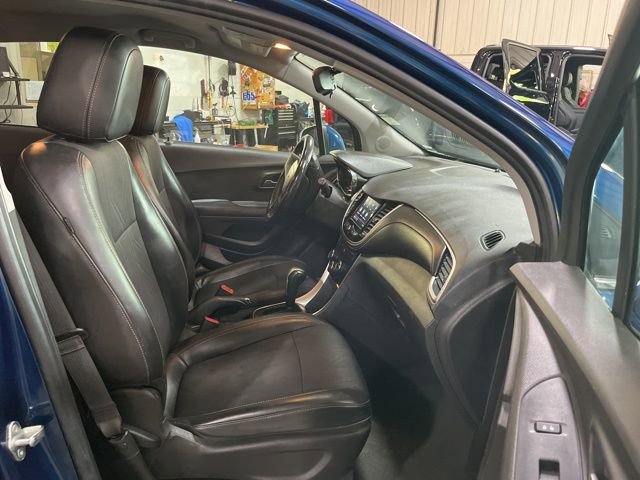 Used 2020 Chevrolet Trax LT w/ Driver Confidence Package FWD image 25