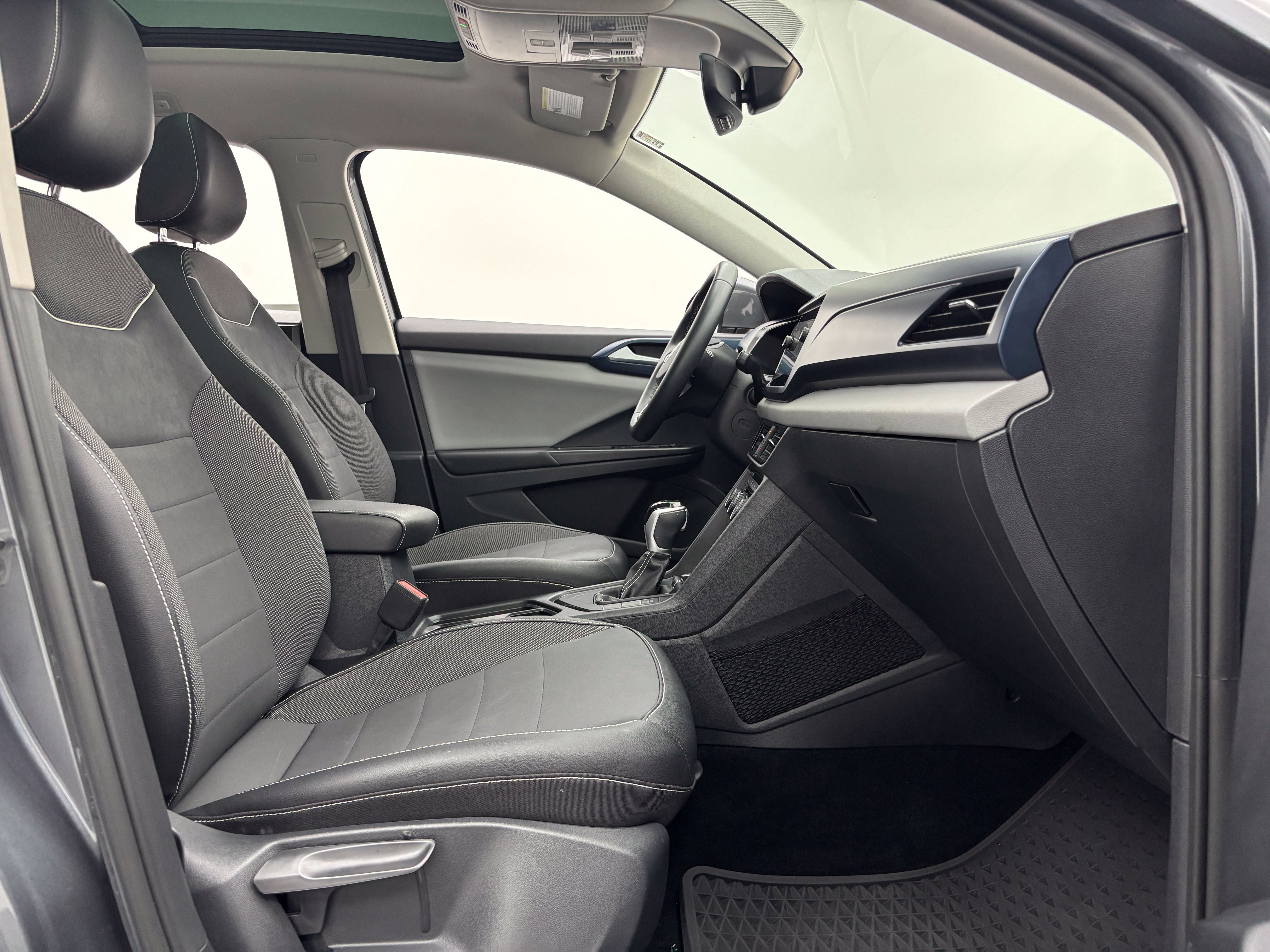 Used 2023 Volkswagen Taos SE w/ Panoramic Sunroof Package FWD image 30