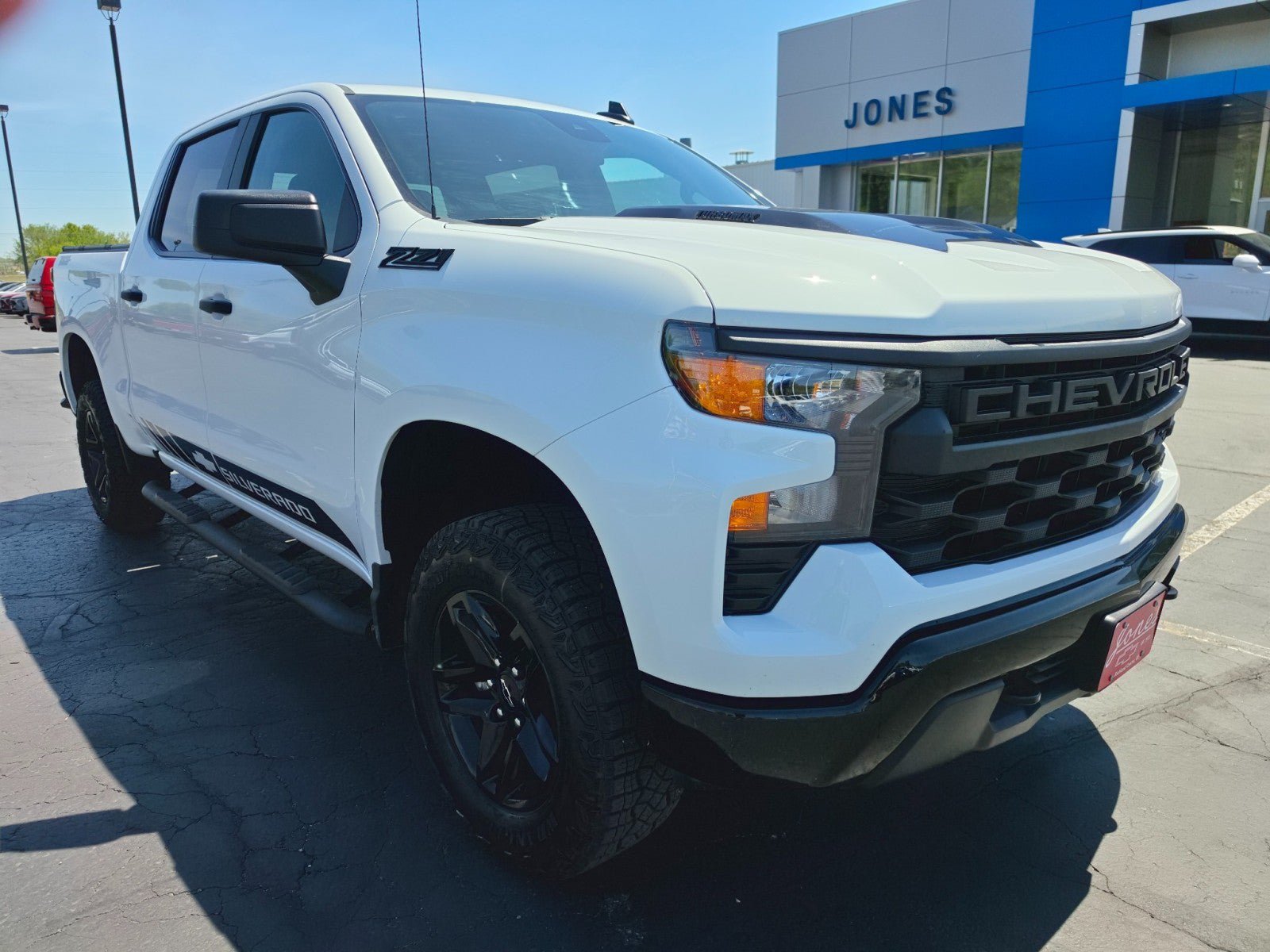 Used 2025 Chevrolet Silverado 1500 Custom Trail Boss w/ Dark Appearance Package AWD/4WD image 7