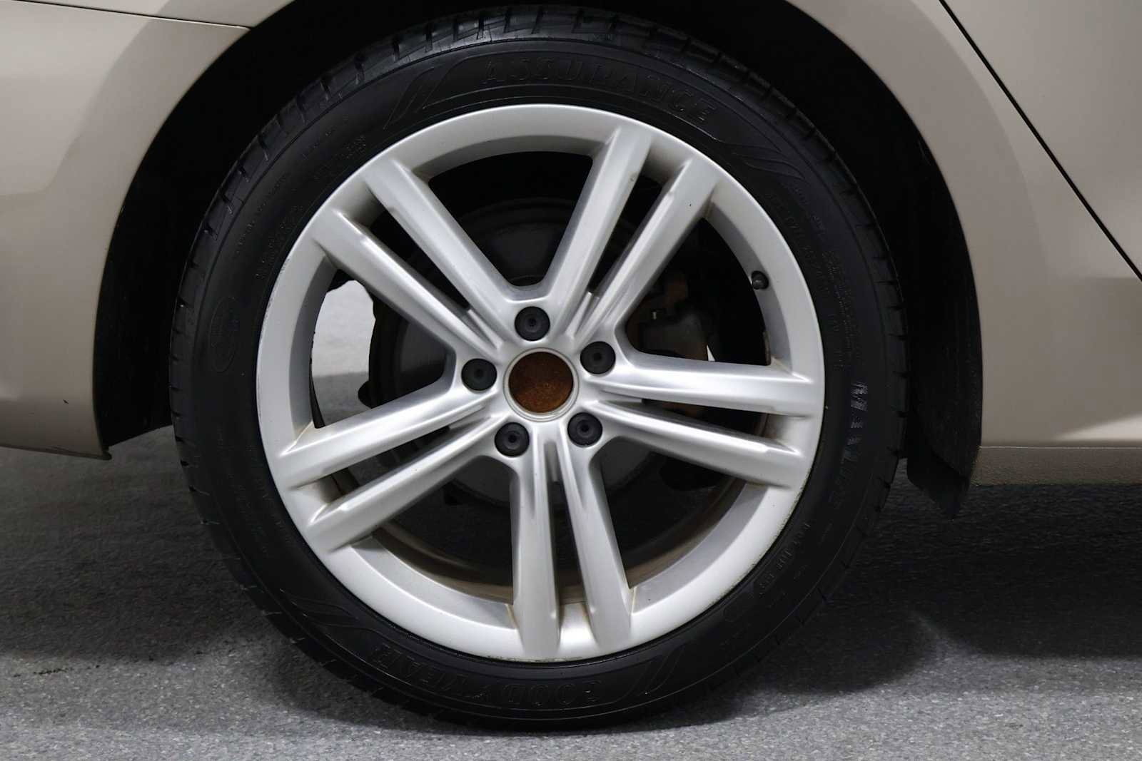 Used 2015 Volkswagen Passat TDI SEL Premium FWD image 34