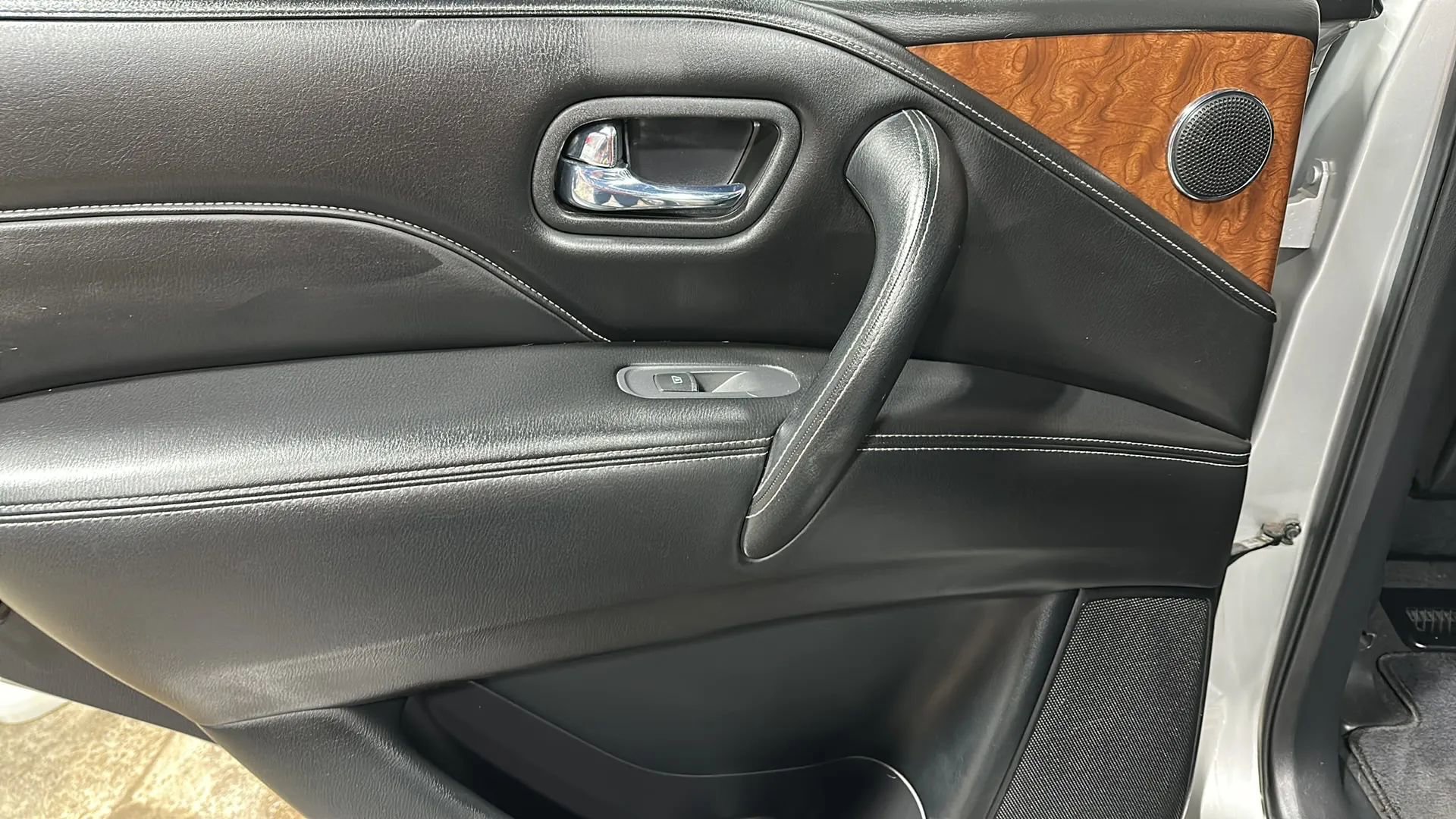 Used 2019 INFINITI QX80 Luxe image 12