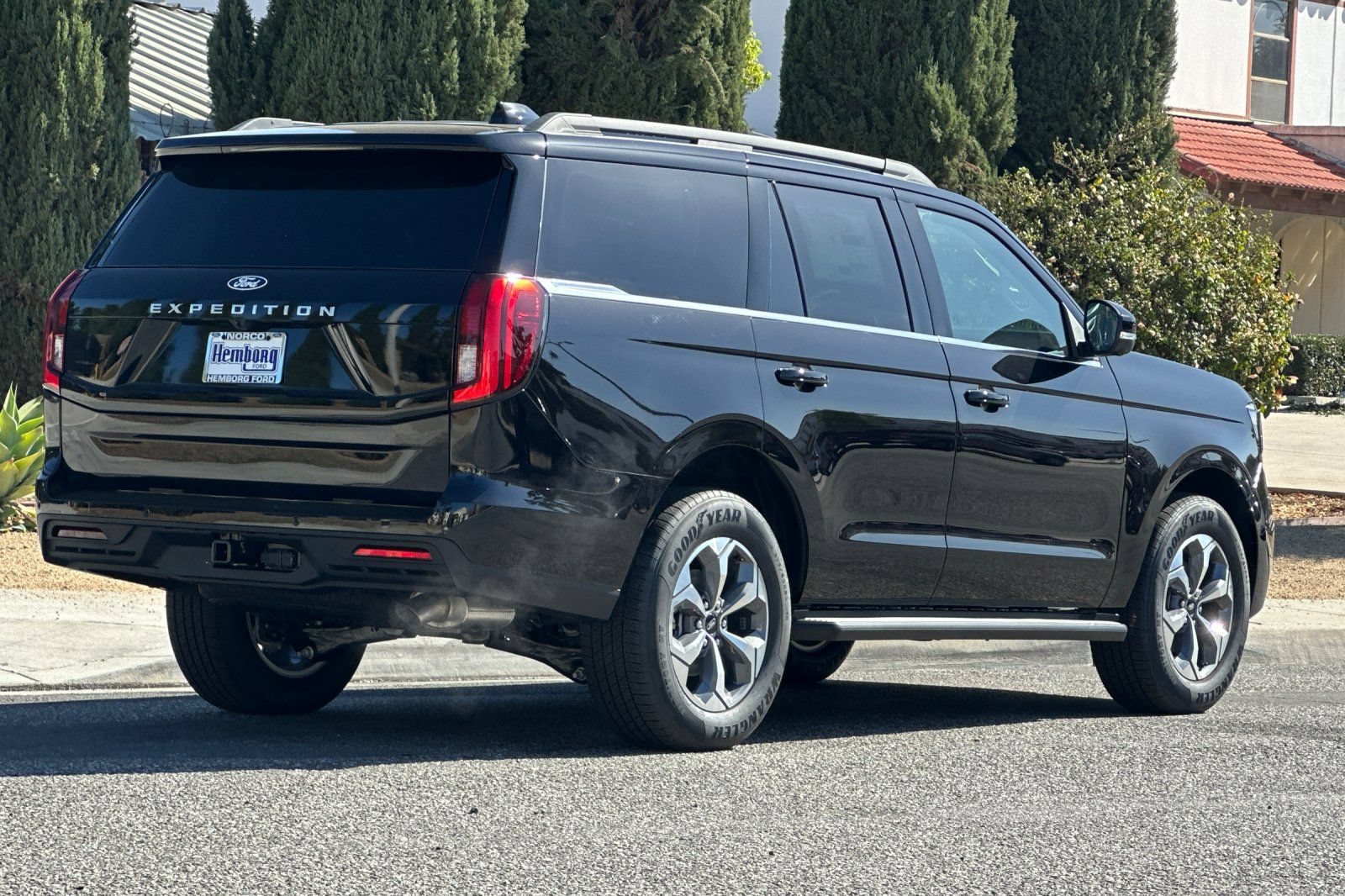 New 2027 Ford Expedition Active RWD image 4