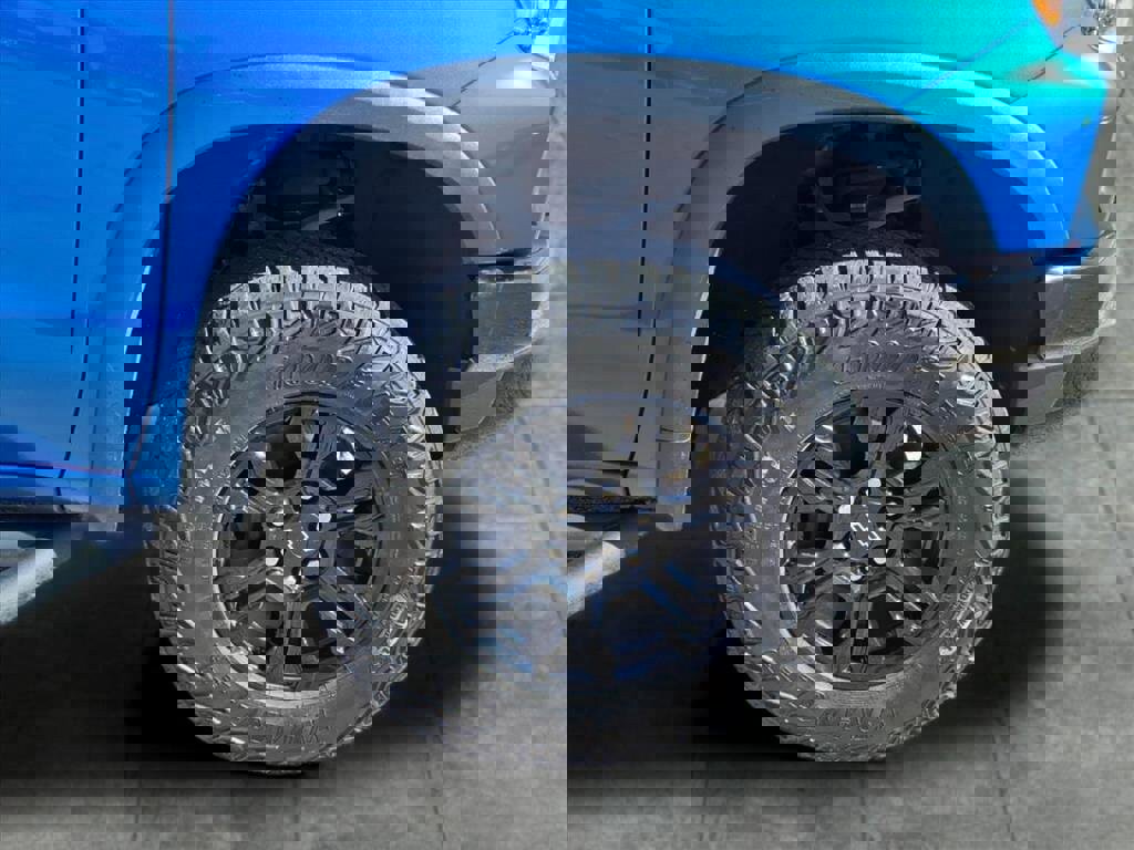 Used 2023 Chevrolet Silverado 1500 ZR2 w/ Technology Package image 9