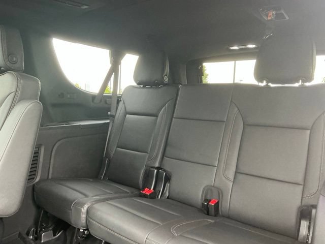 Used 2025 Chevrolet Suburban High Country AWD/4WD image 37