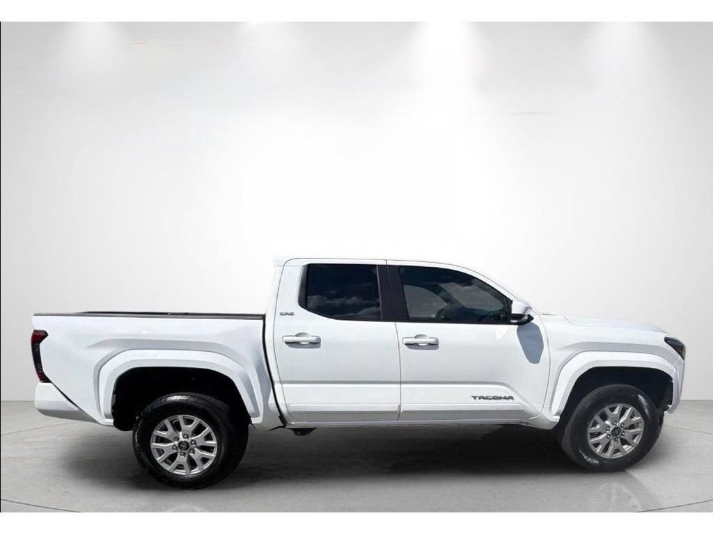 Used 2024 Toyota Tacoma SR5 AWD/4WD image 4