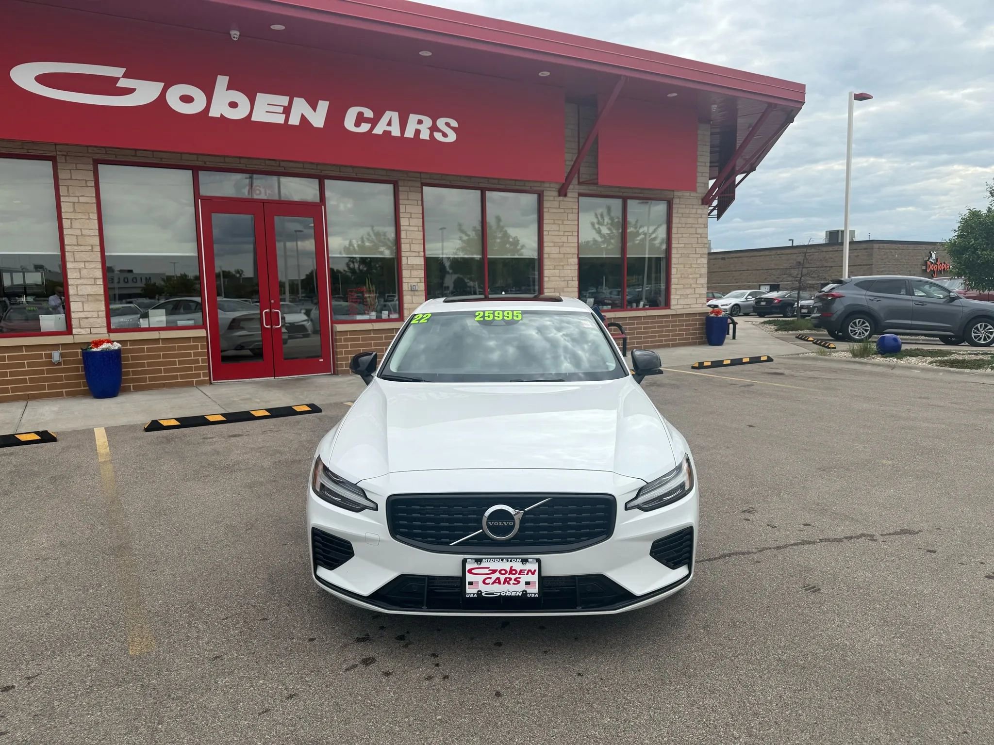 Used 2022 Volvo S60 T8 R-Design Expression AWD/4WD image 2