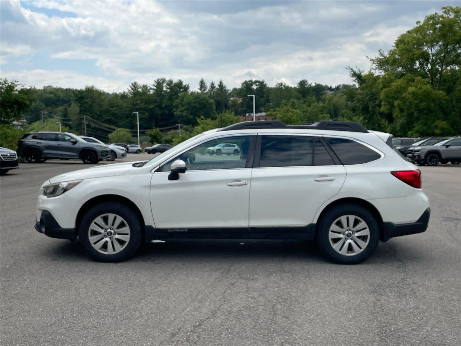 Used 2019 Subaru Outback 2.5i Premium w/ Popular Package #2 AWD/4WD image 2