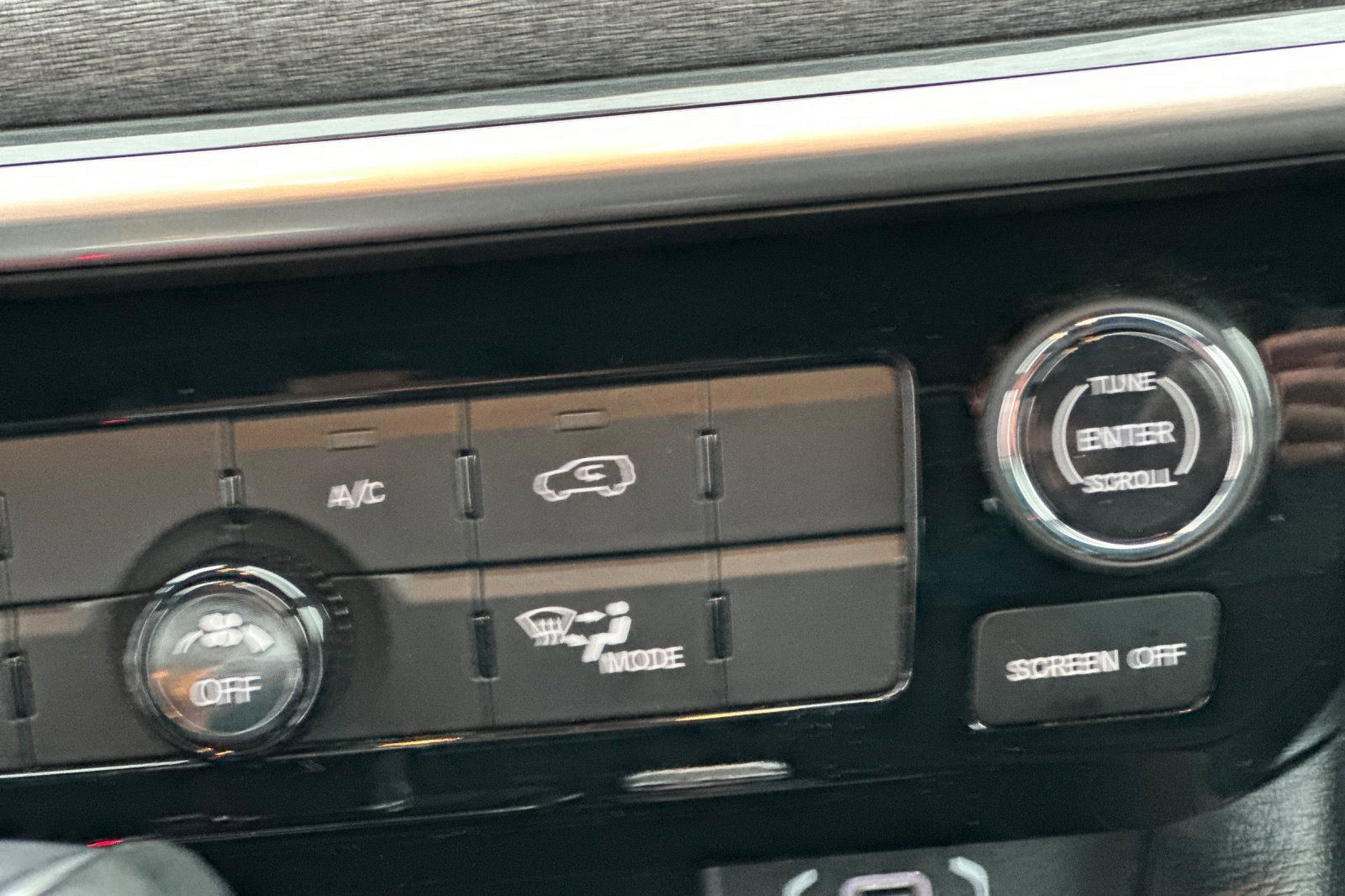 Used 2024 Jeep Compass Latitude image 29