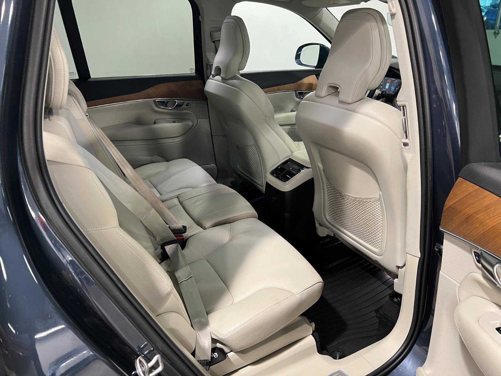 Used 2022 Volvo XC90 T8 Inscription Expression w/ Advanced Package image 36