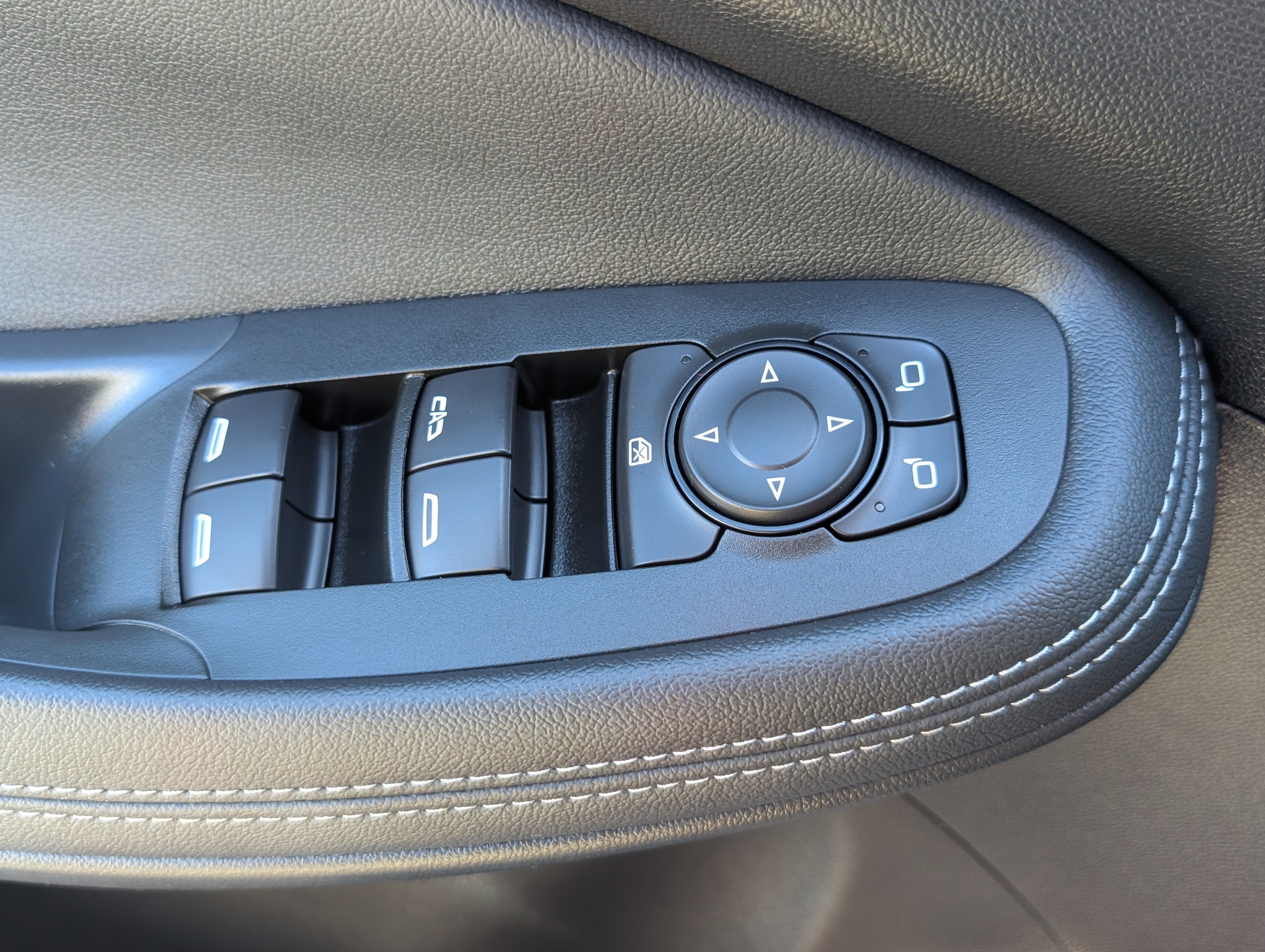 Used 2020 Buick Encore GX Select w/ Advanced Technology Package AWD/4WD image 19