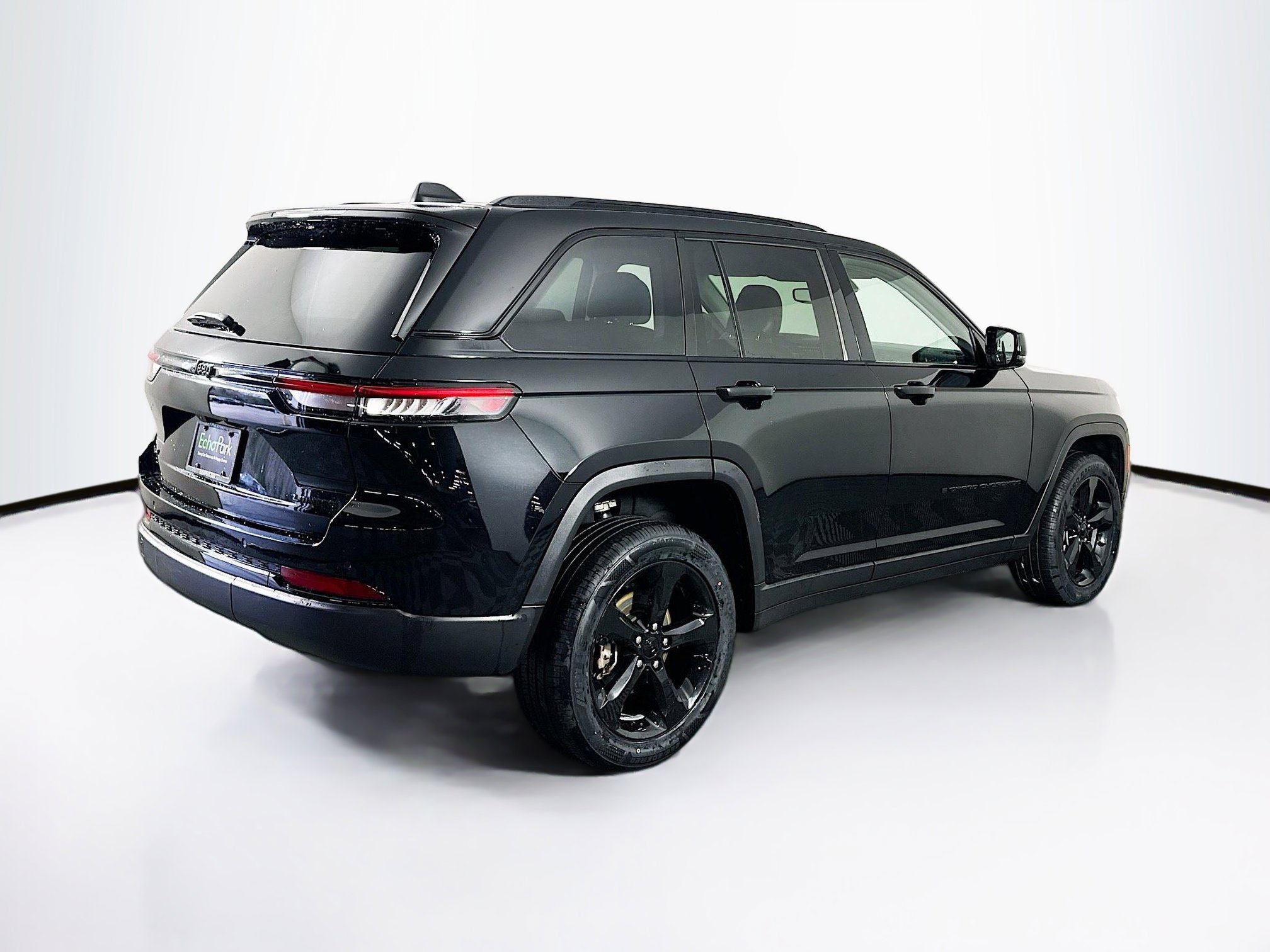 Used 2023 Jeep Grand Cherokee Limited w/ Black Appearance Package image 9