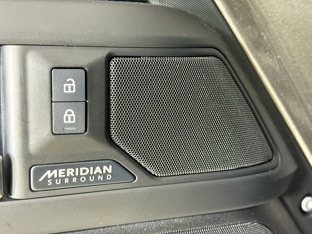 Used 2025 Land Rover Defender 110 X-Dynamic SE AWD/4WD image 23