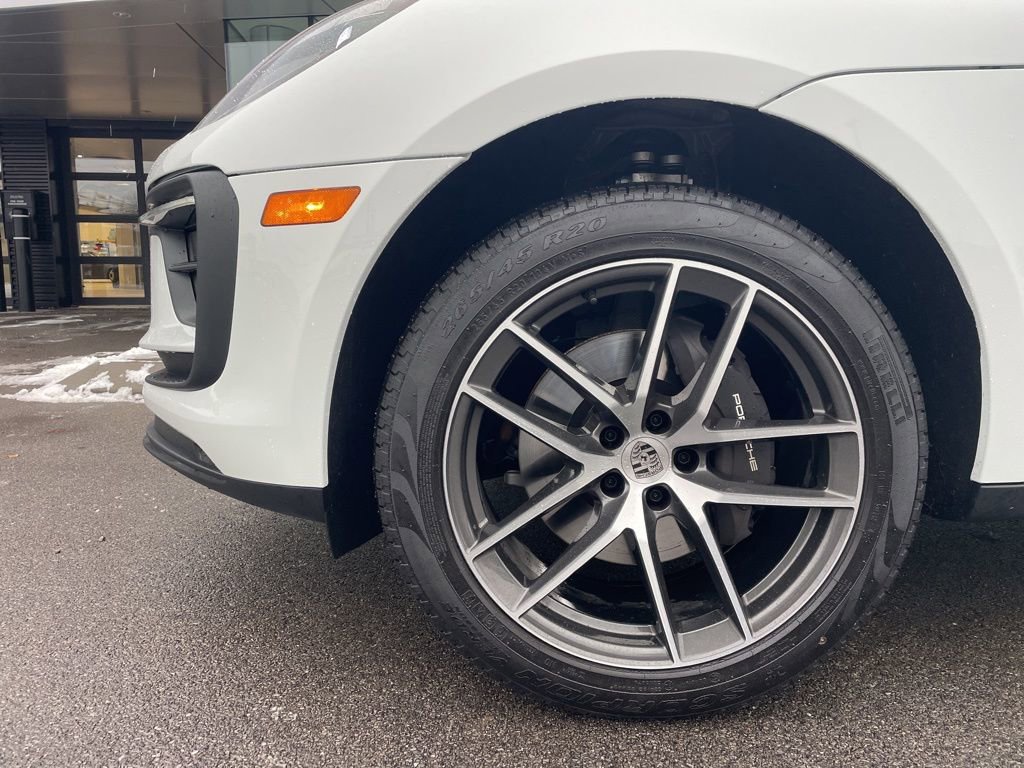 Certified 2025 Porsche Macan image 13