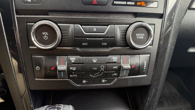 Used 2018 Ford Explorer XLT w/ Equipment Group 202A AWD/4WD image 17