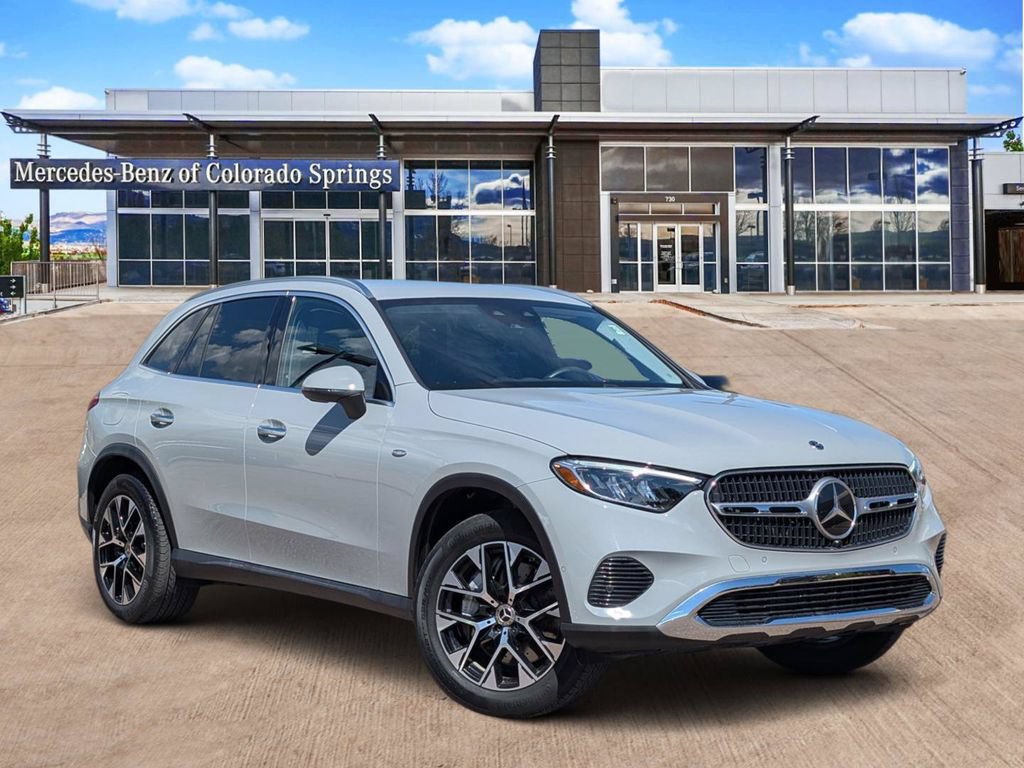 Used 2025 Mercedes-Benz GLC 350e 4MATIC image 1