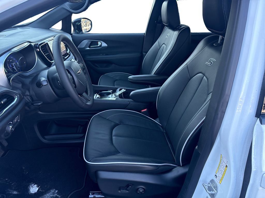 New 2026 Chrysler Pacifica Limited w/ S Appearance Package image 9