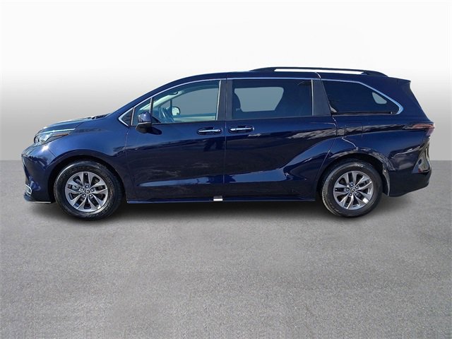 Used 2024 Toyota Sienna XLE image 7