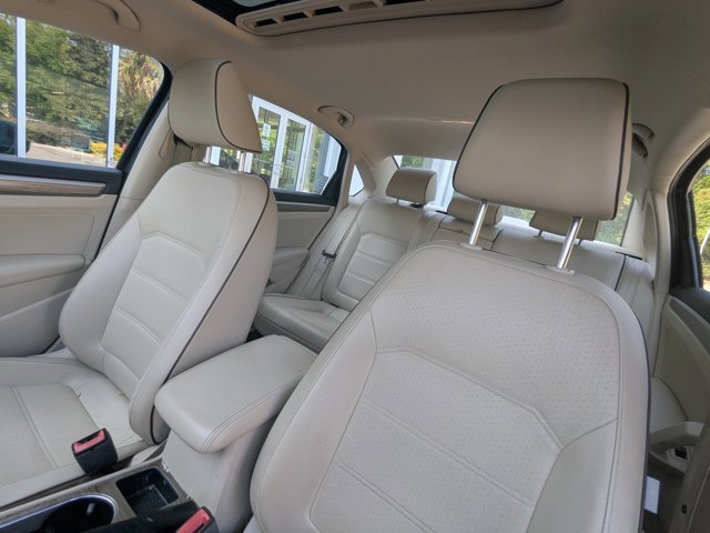 Used 2018 Volkswagen Passat 2.0T SE FWD image 10