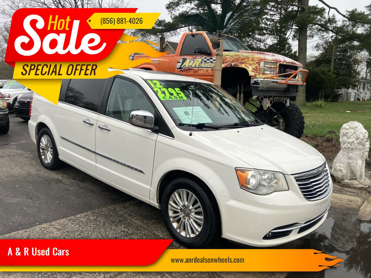 Used 2012 Chrysler Town & Country Touring-L w/ Premium Group image 1