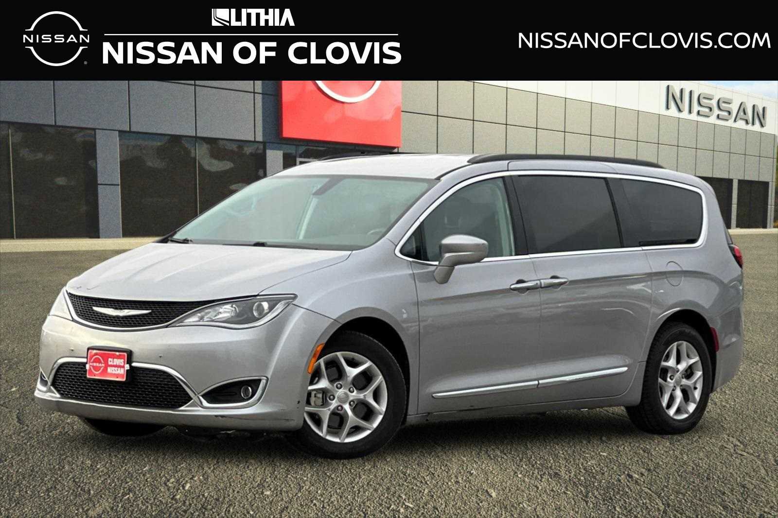 Used 2017 Chrysler Pacifica Touring-L w/ Tire & Wheel Group