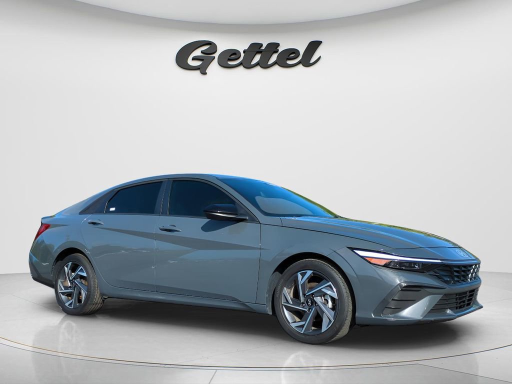 Certified 2025 Hyundai Elantra Sport w/ Cargo Package image 3