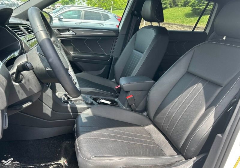 Used 2023 Volkswagen Tiguan SE R-Line AWD/4WD image 5