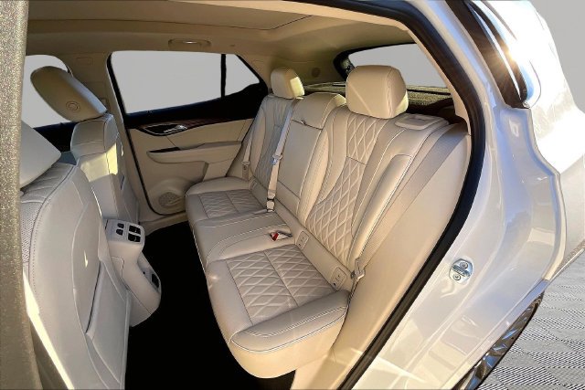 Used 2023 Buick Envision Avenir AWD/4WD image 16