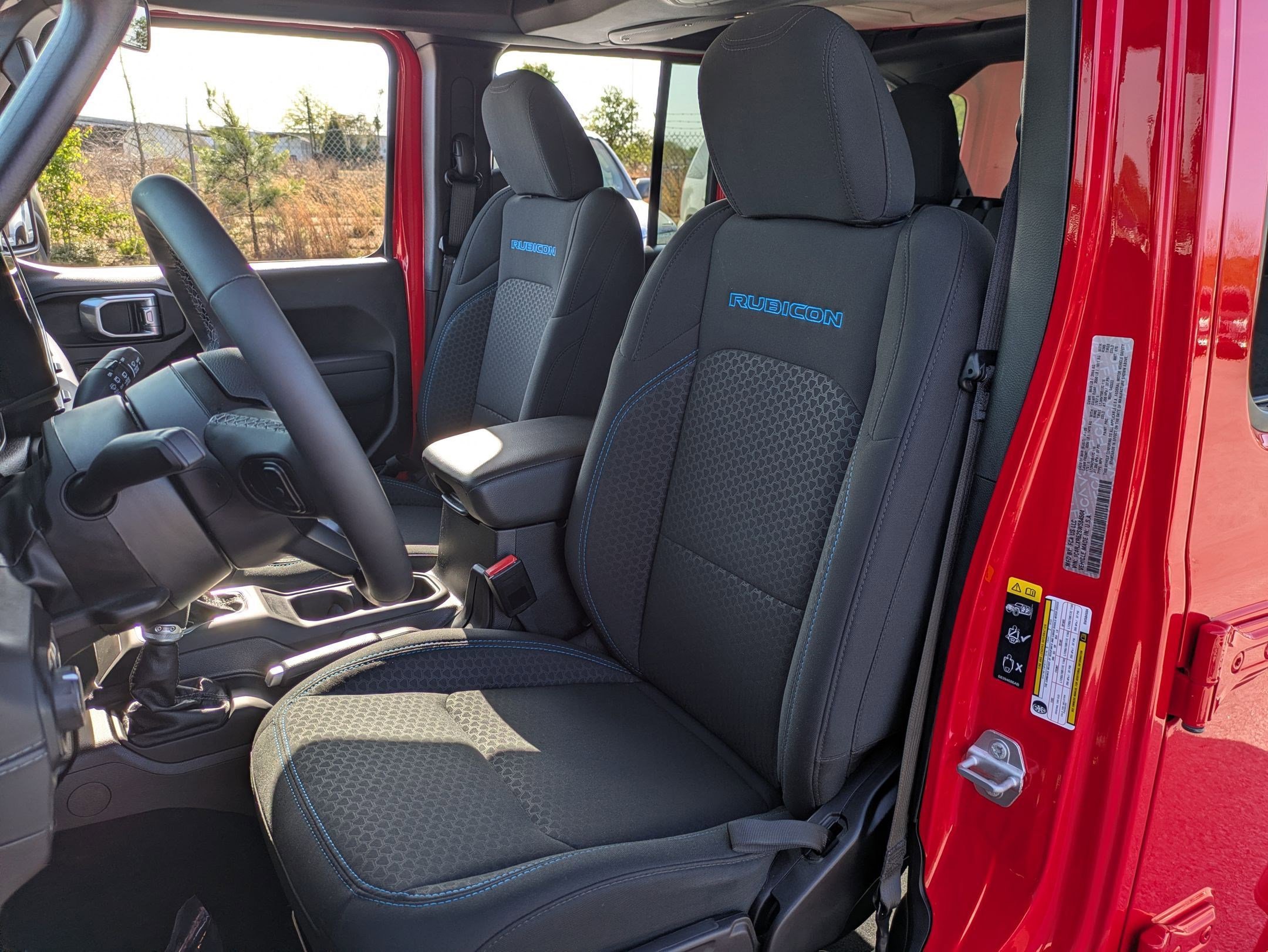 Used 2025 Jeep Wrangler Unlimited Rubicon 4xe w/ Convenience Group AWD/4WD image 13