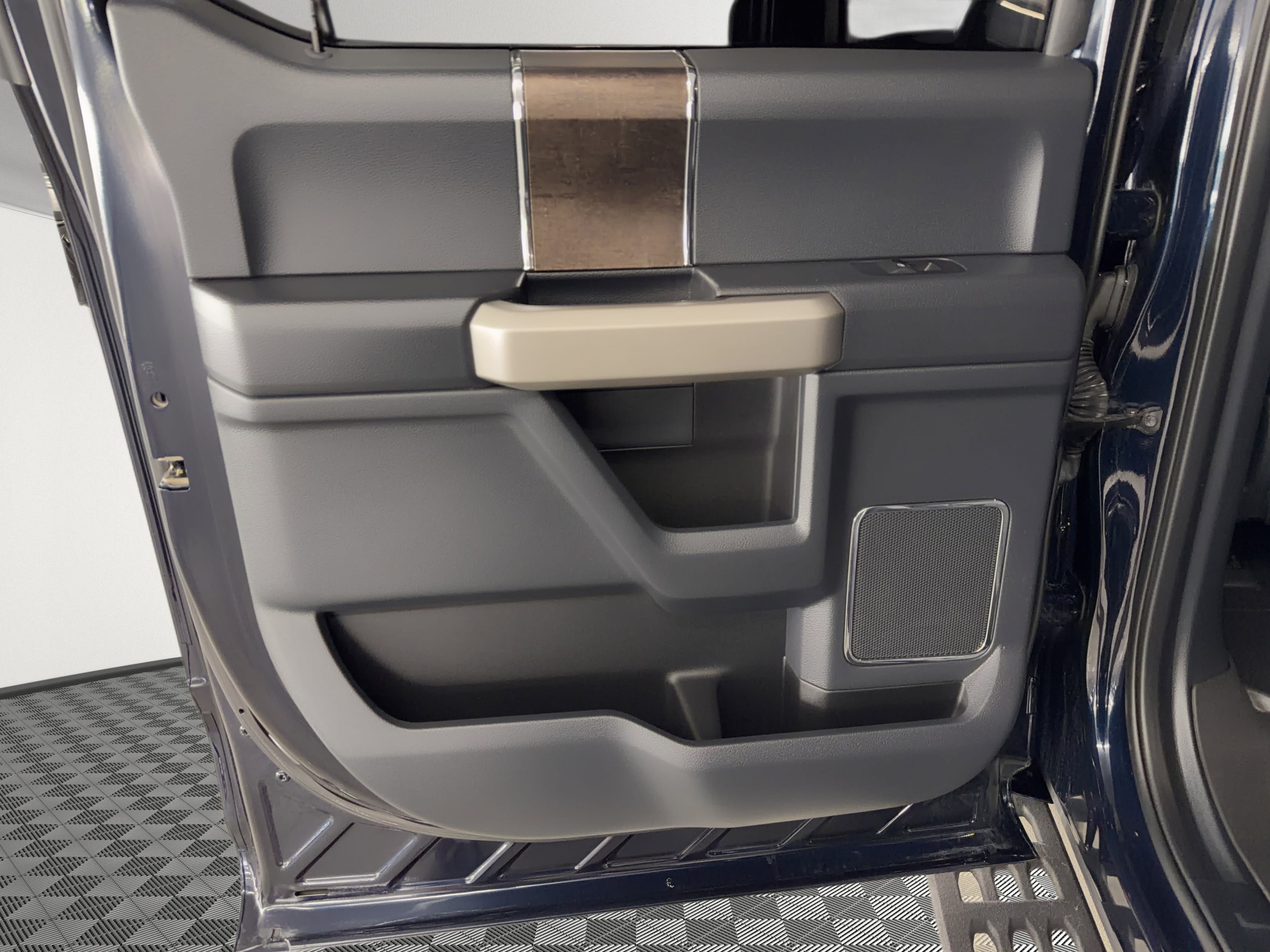 Used 2022 Ford F250 Lariat w/ Tremor Off-Road Package image 17