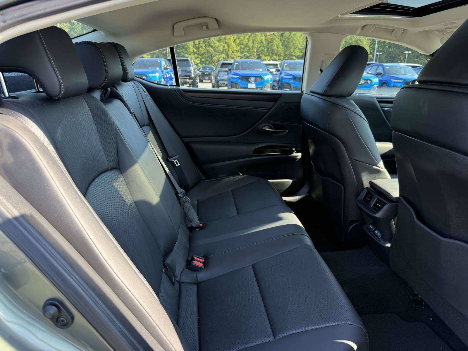 Used 2025 Lexus ES 350 w/ Premium Package FWD image 16