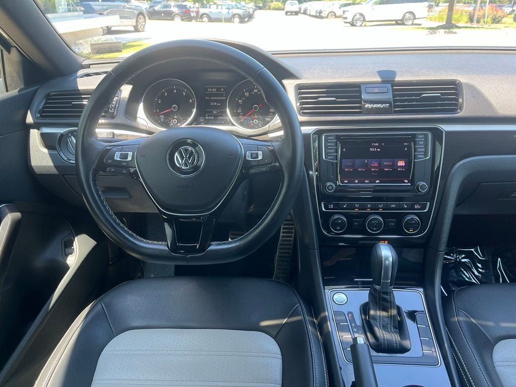 Used 2018 Volkswagen Passat 3.6 FWD image 16