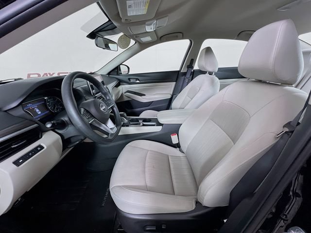 Used 2025 Nissan Altima 2.5 SV FWD image 10