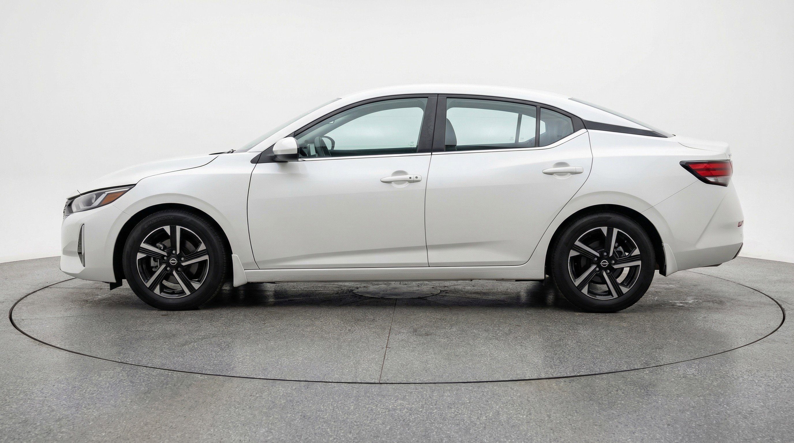 Used 2025 Nissan Sentra SV image 5