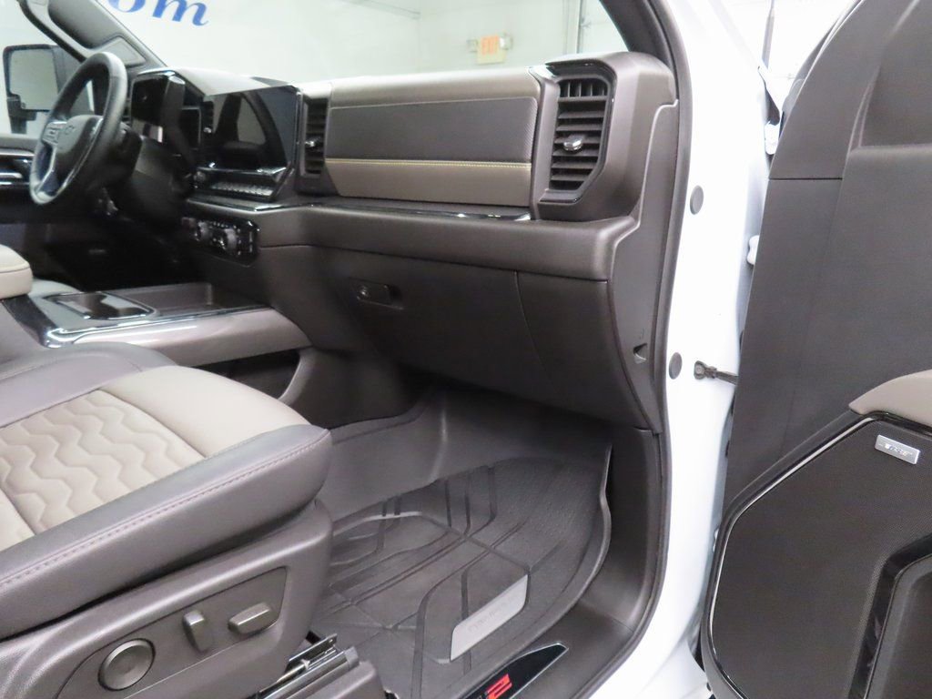 Used 2025 Chevrolet Silverado 2500 ZR2 w/ Technology Package image 38