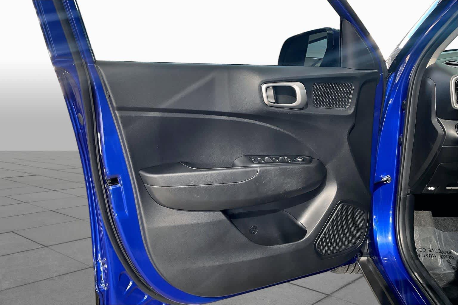 Certified 2025 Hyundai Venue SEL FWD image 22