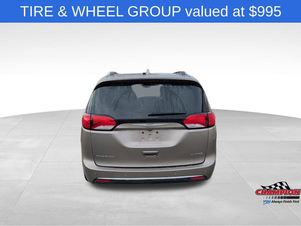 Used 2017 Chrysler Pacifica Limited FWD image 5