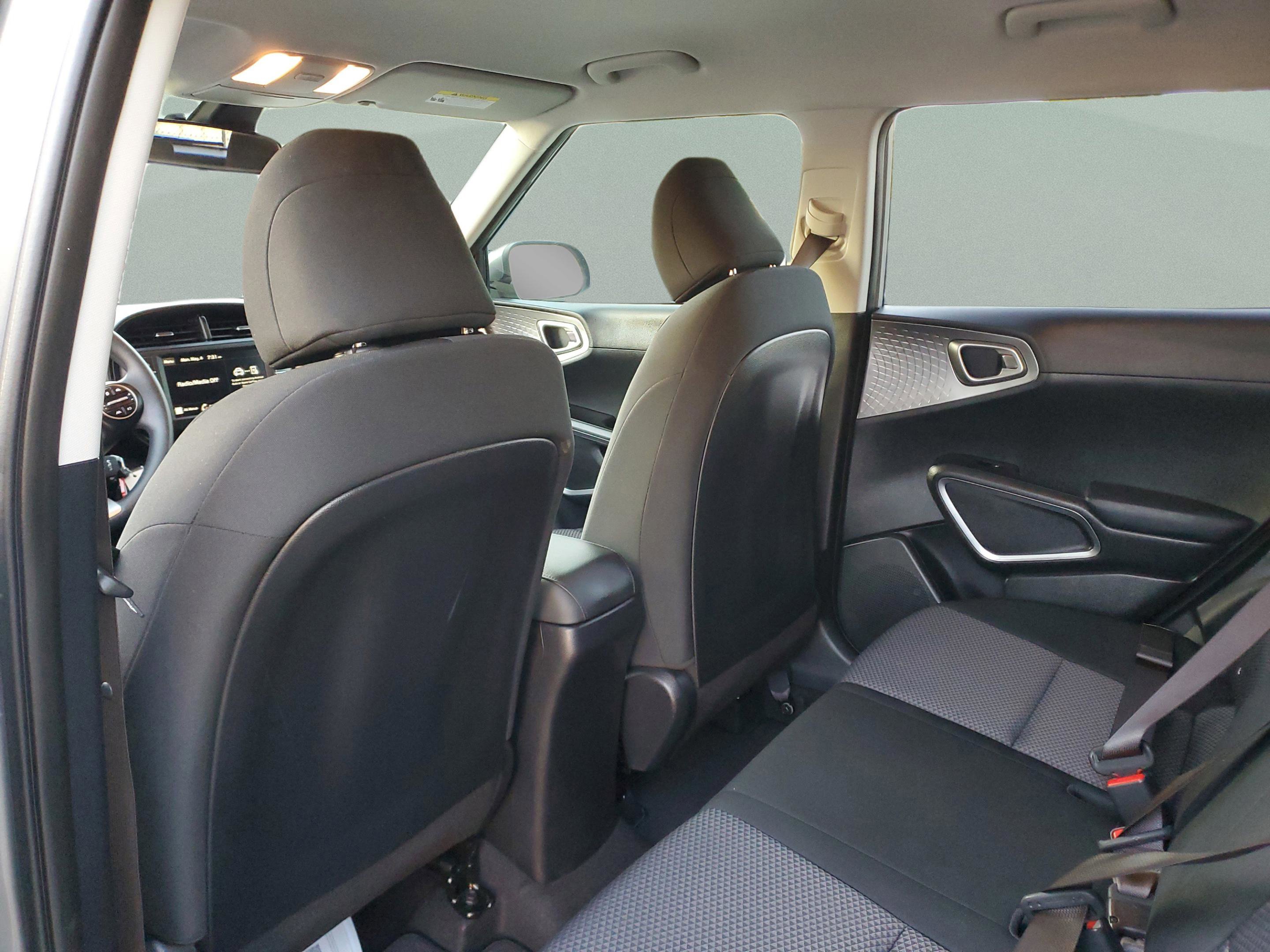 Certified 2025 Kia Soul LX w/ LX Technology Package FWD image 6