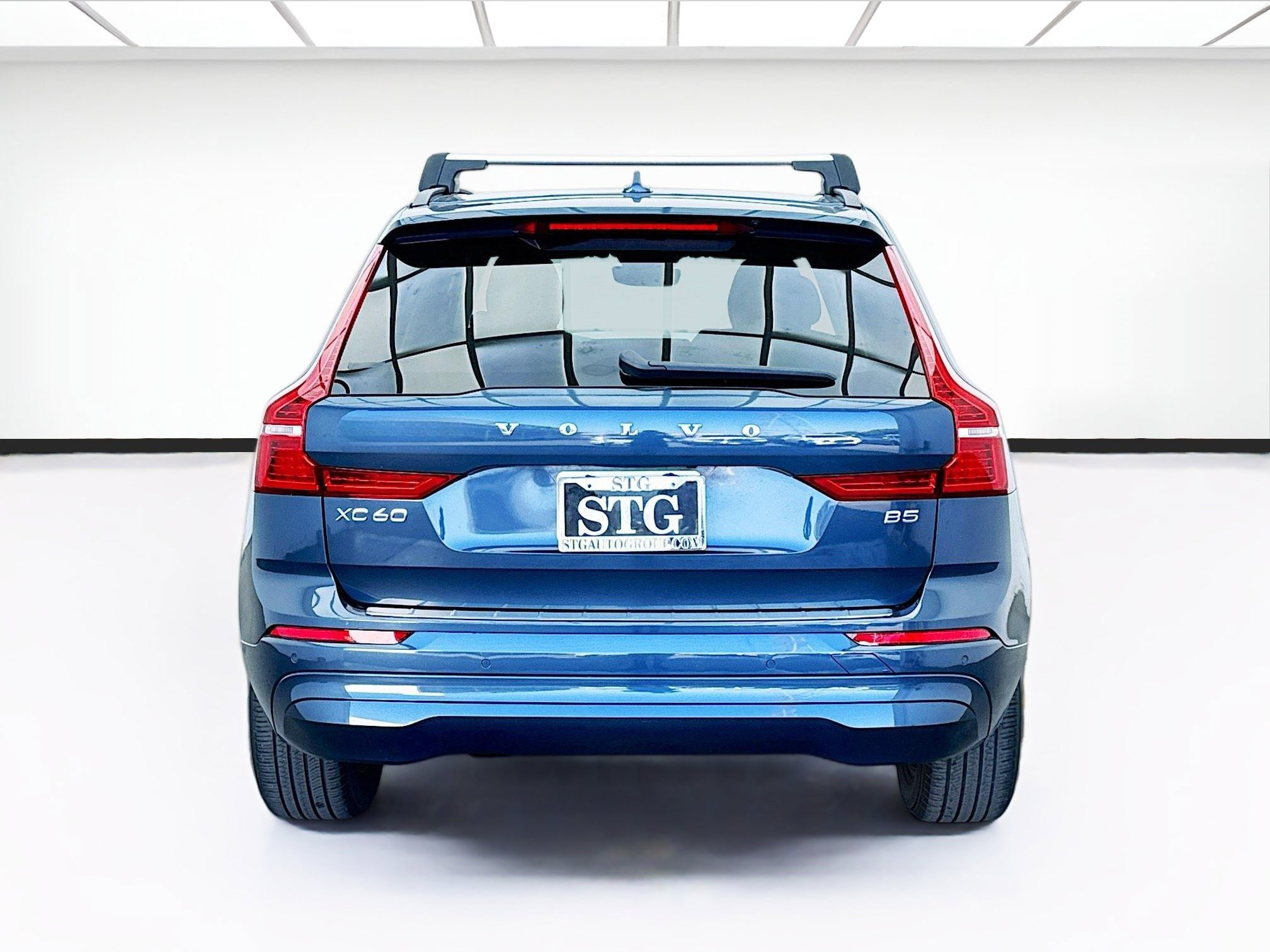 Used 2023 Volvo XC60 B5 Core w/ Climate Package image 5