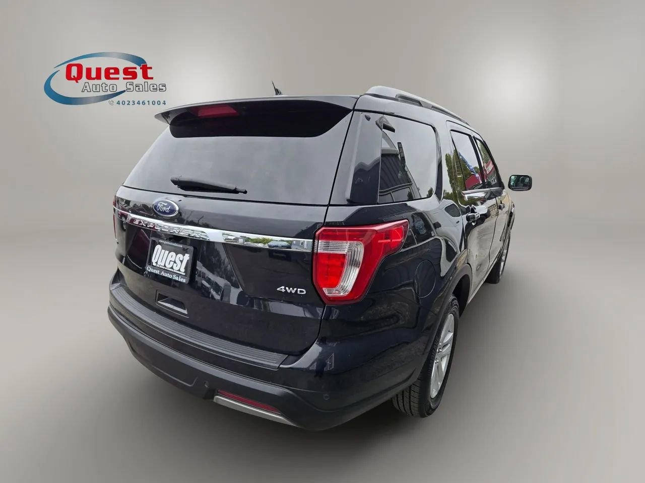 Used 2019 Ford Explorer XLT w/ Equipment Group 202A AWD/4WD image 6