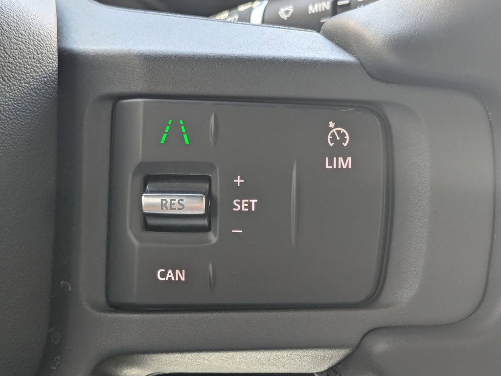 Used 2023 Land Rover Defender 110 X-Dynamic SE image 12