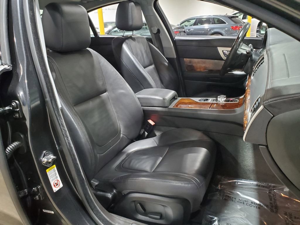 Used 2014 Jaguar XF 3.0 RWD image 14