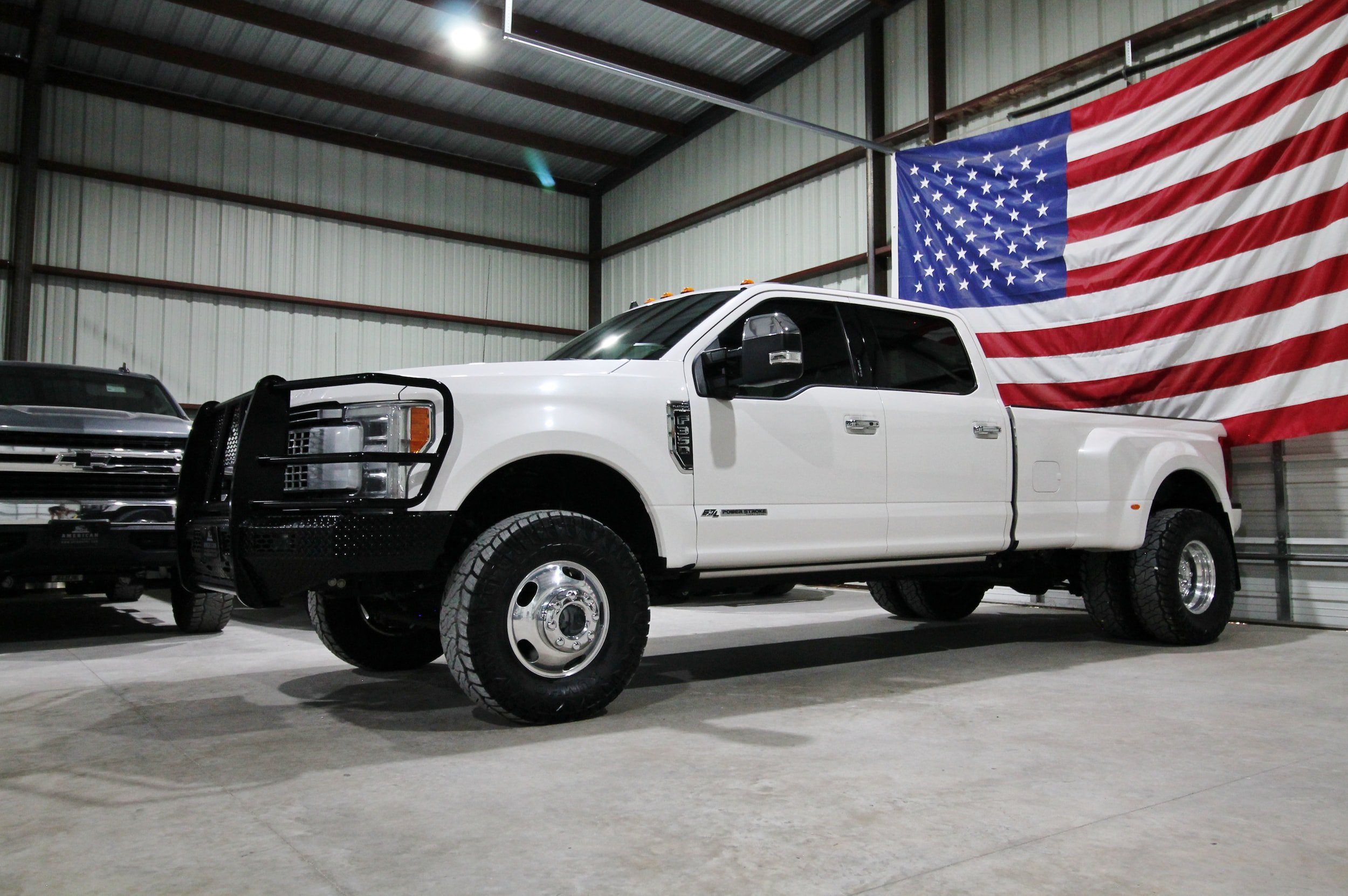 Used 2019 Ford F350 Platinum w/ Platinum Ultimate Package AWD/4WD image 1
